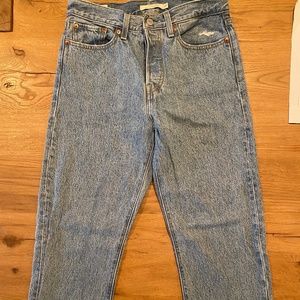 Levi’s Wedgie Straight- size 27